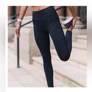 ZYIA Black High-Waisted Leggings Sleek Stretchy Design